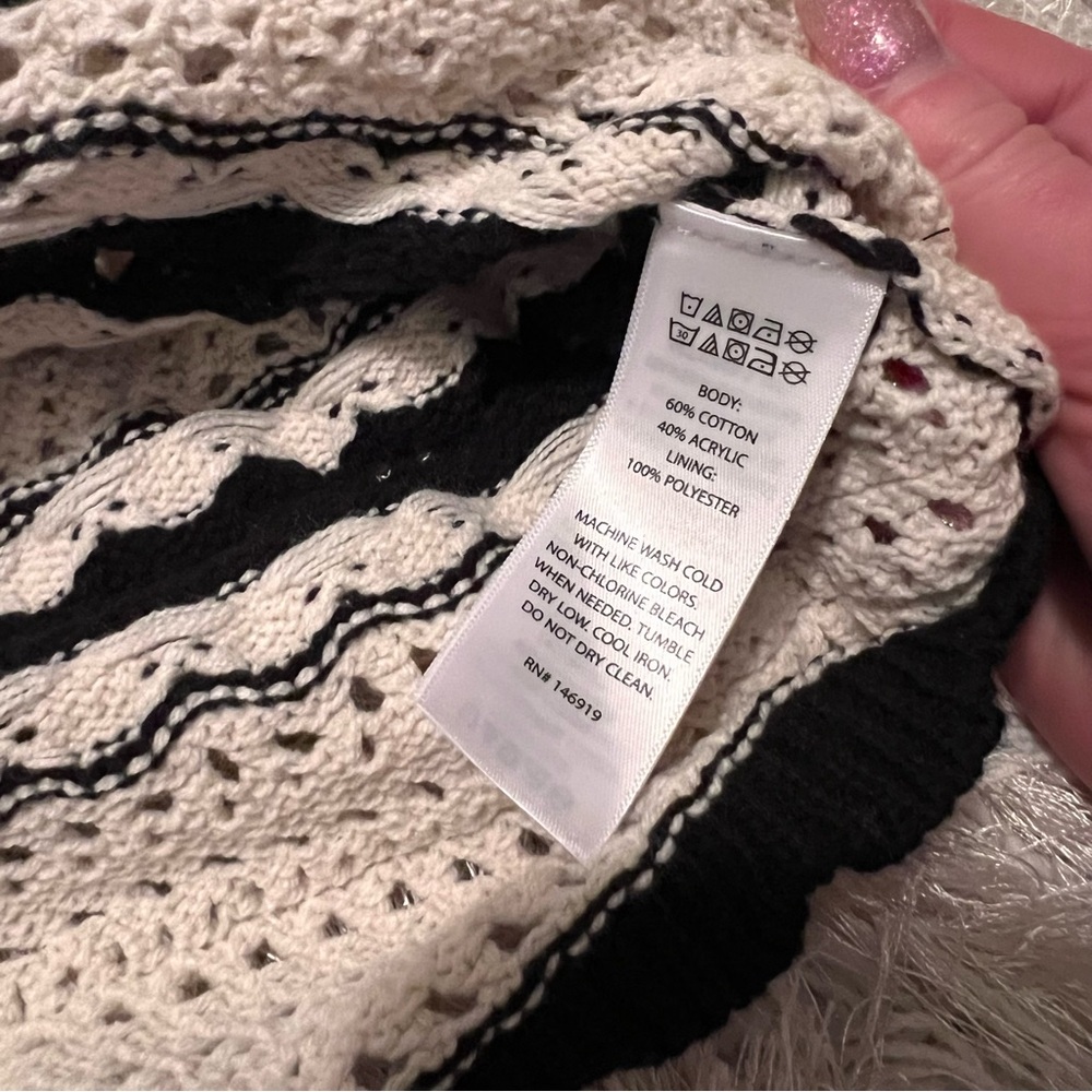 BOGO 🛍️ Sincerely Jules Black and Cream Crochet Pencil Skirt - Picture 4 of 5